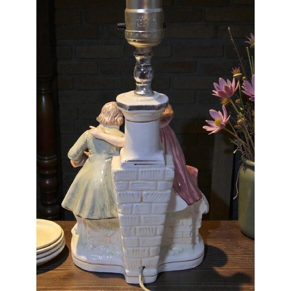 Vintage Porcelain Boudoir Bedside Table Lamp Victorian Courting Couple RARE - Picture 5 of 9